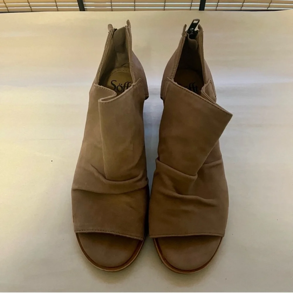 Sofft Women's Tan Catelyn Suede Peep-Toe Ankle Bootie Heel Shoes